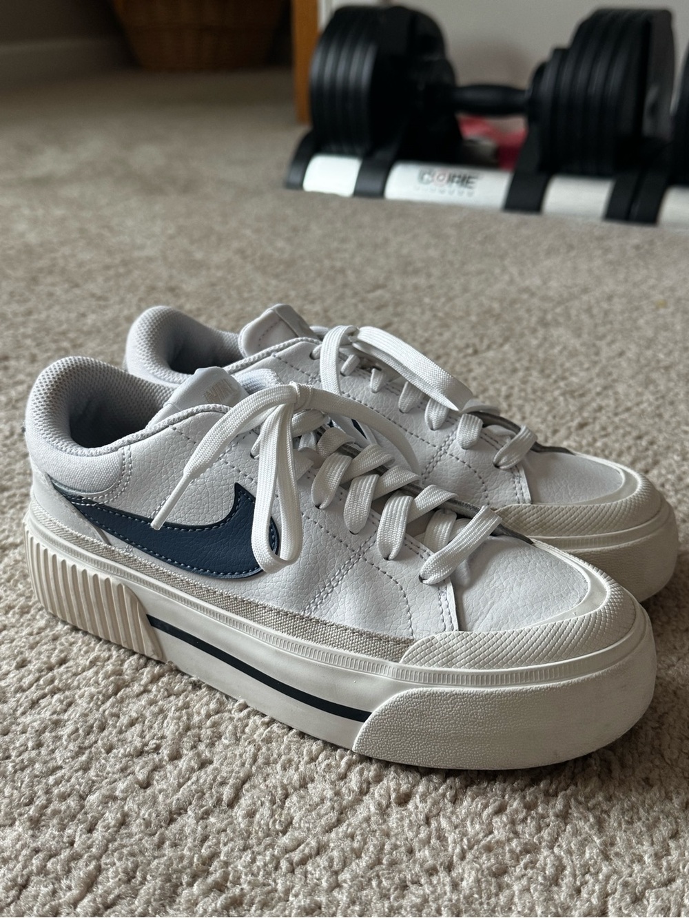 Nike Court Legacy Lift women’s sneakers size 5